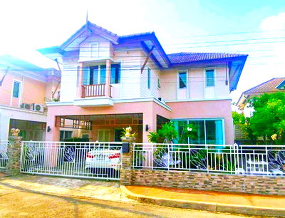 Houses for rent Crystal Design Center : Central Eastville 1.7 km Along the Ekkamai-Ramintra Expressway Lotus Yothin Phatthana 800m. Karaoke