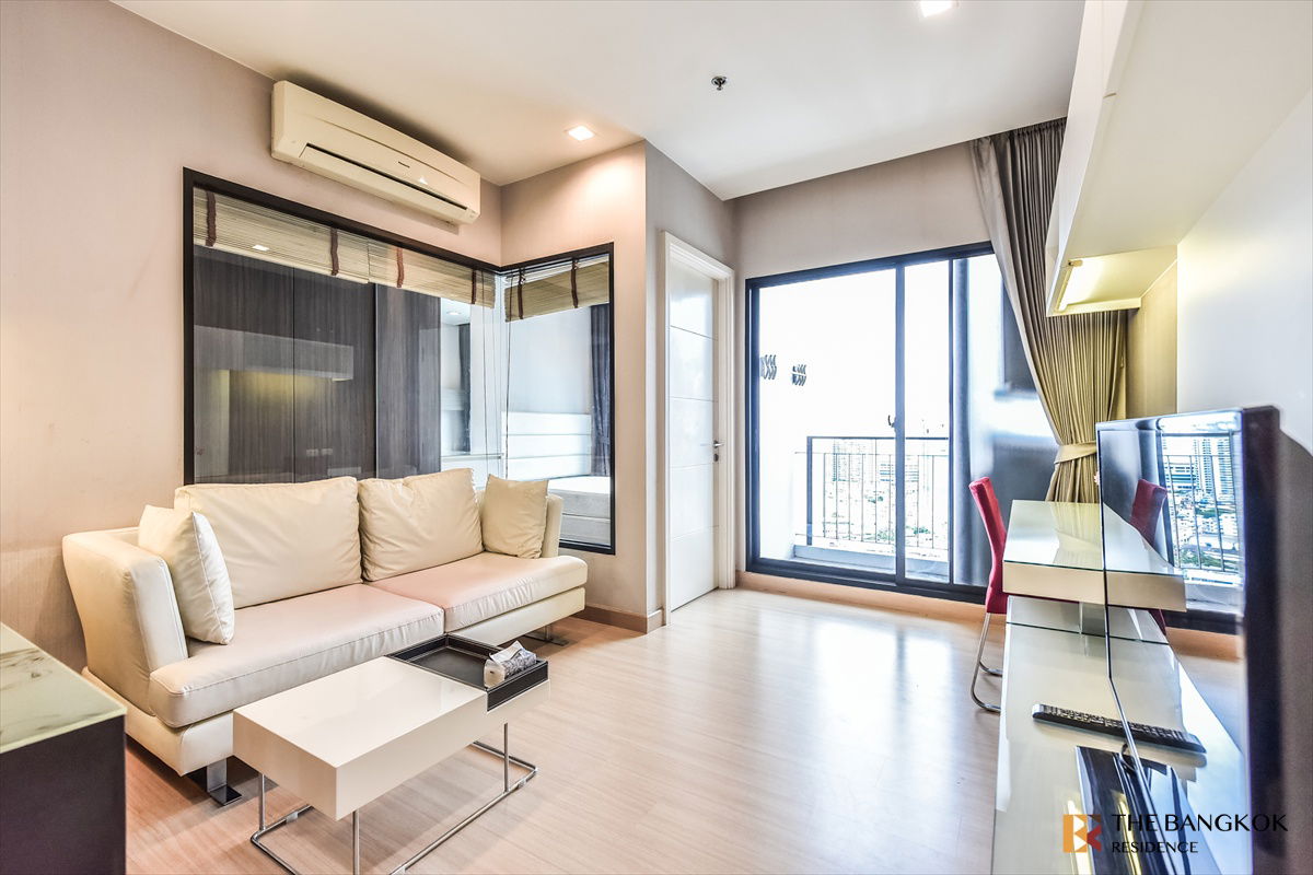 picture Urbano Absolute Sathon-Taksin ✨ Beautiful unit, high floor, open view 🏙️ Near BTS Krung Thonburi - 2/16
