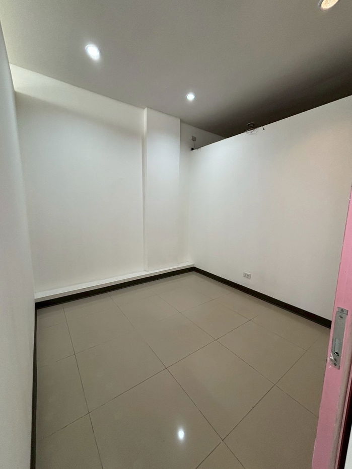 picture Office for rent (Thonglor) approximately 700 meters from BTS Thonglor Station. - 24/26