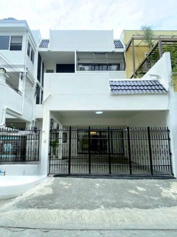 picture Rama 9 Soi 3-9 Ratchadaphisek 2-4 MRT Rama 9 900 m. Luxury 3-story townhouse for rent with rooftop - 2/8