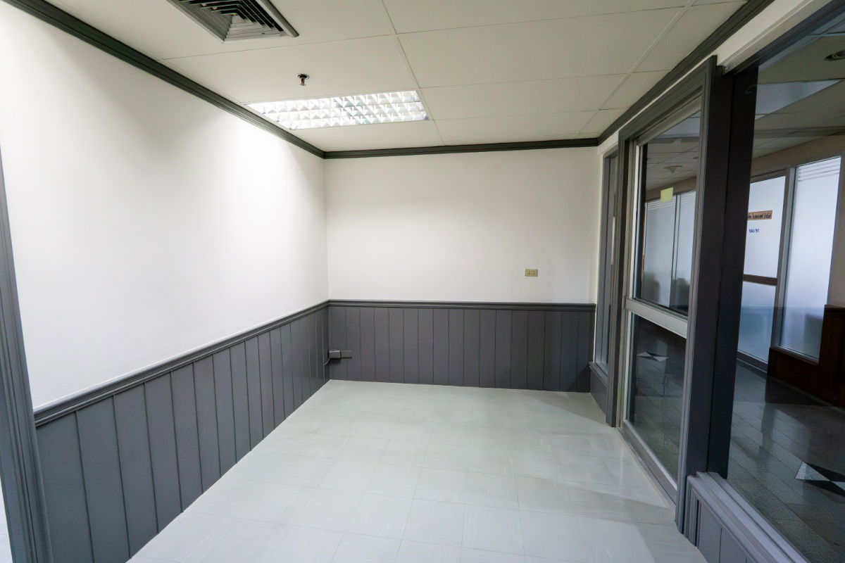 picture Office For Rent Forum Tower #MRT Huai Khwang - 2/13