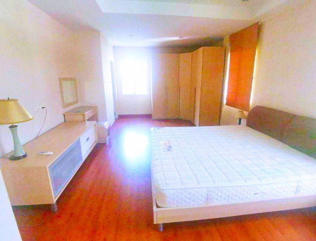 picture Central Eastville 1.7 km Along the Ekkamai-Ramintra Expressway Lotus Yothin Phatthana 800m. Karaoke - 5/8