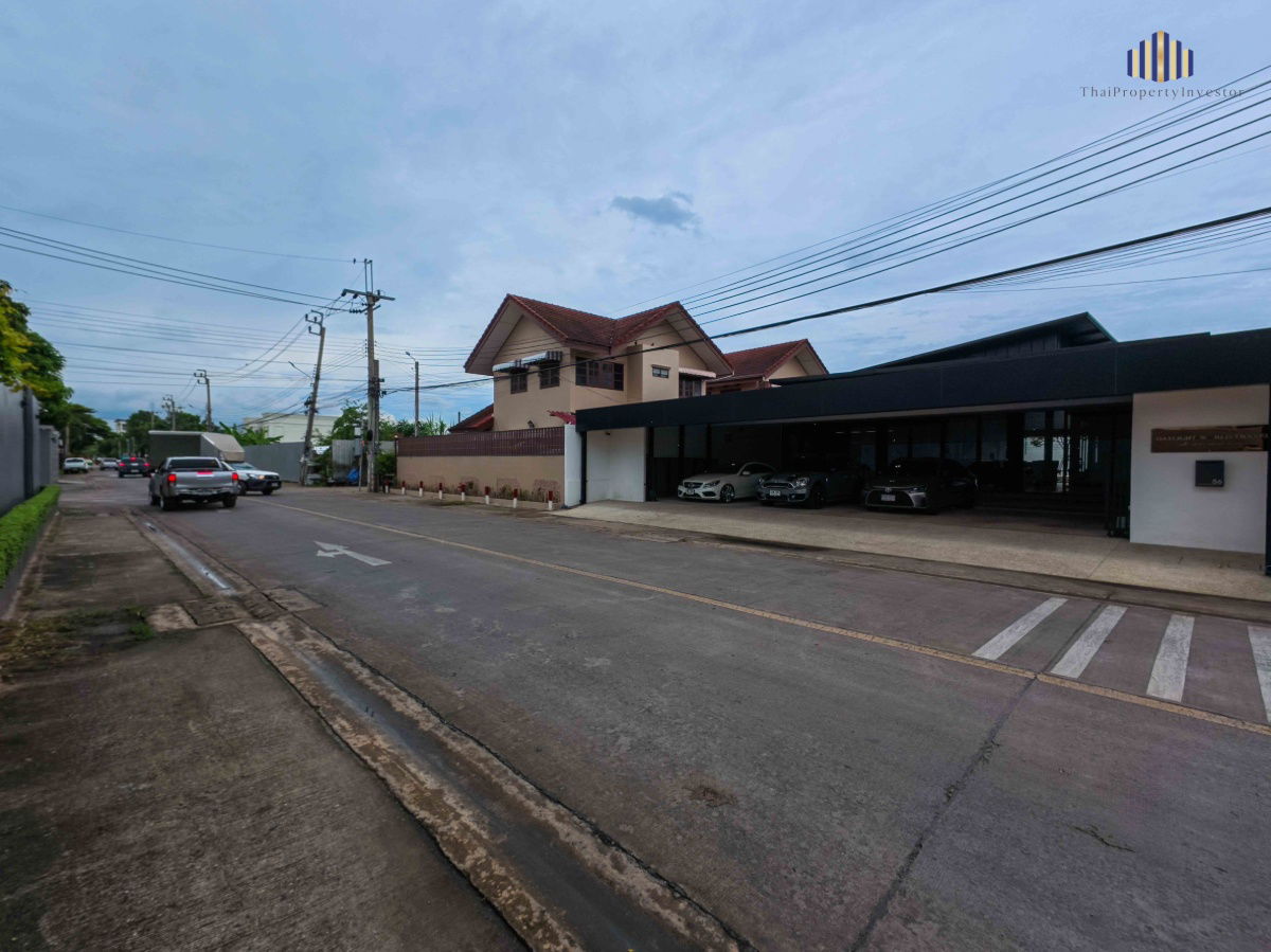 picture Newly built, luxurious, private home office with a focus on functionality and multiple parking spaces in the Don Mueang area! Land area: 167 sq wah,  - 3/18