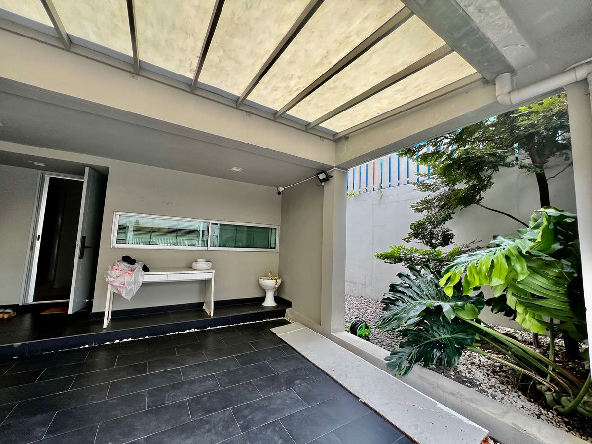 picture For Sale | 3-Storey Corner Townhome at Noble Cube Pattanakarn | Newly Renovated with Premium Materials - 35/35