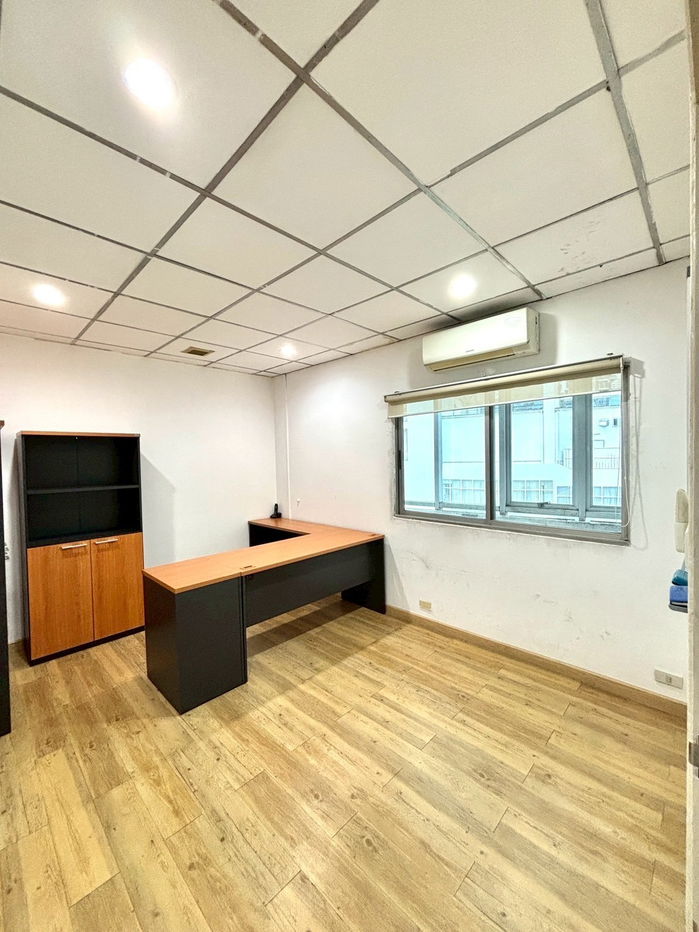 picture Office for rent (Thonglor) approximately 700 meters from BTS Thonglor Station. - 7/20