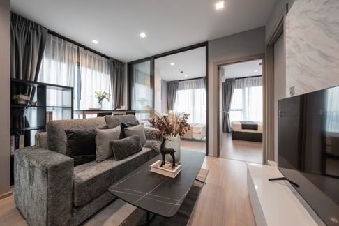 Life Asoke Rama9 2 Bed 1 bath for rent with full decoration