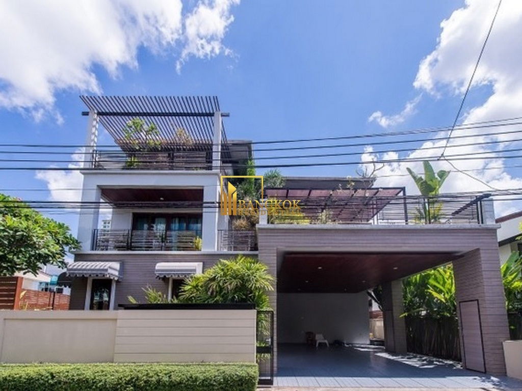 รูป Modern 4 Bed Luxury House With Private Pool in Ekkamai Area - BR8125SH - รูปที่ 1/20