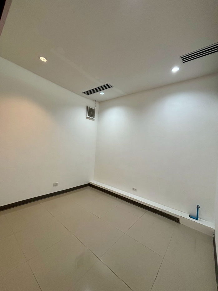 picture Office for rent (Thonglor) approximately 700 meters from BTS Thonglor Station. - 18/26