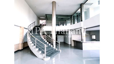 Office for rent Krungthep Kreetha Road : Rent / Sale: 4-Storey Office Building with Warehouse, Krungthep Kreetha