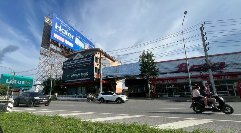 picture 🎊 For Rent: 3-Unit Commercial Building on Chiang Mai – Lampang Super Highway - 1/4
