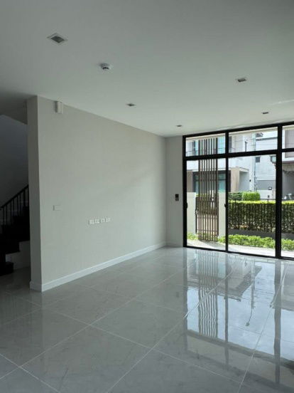 picture P0217 For Sale Bangkok Boulevard Ramkhamhaeng - Wongwaen - 4/17