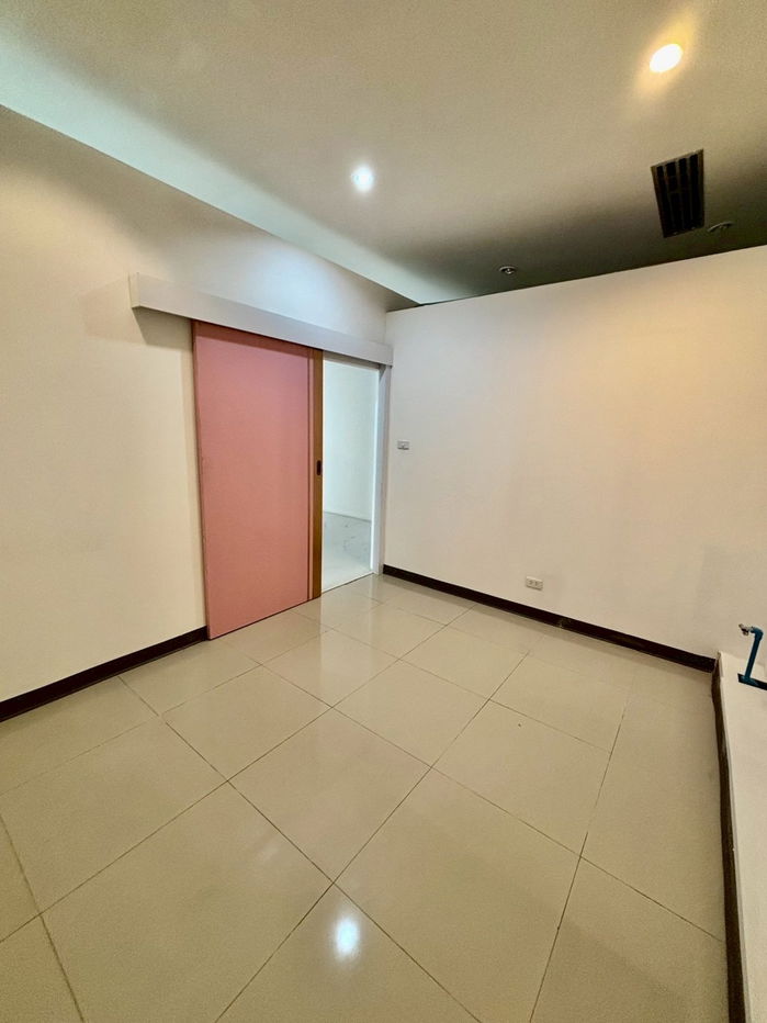 picture Office for rent (Thonglor) approximately 700 meters from BTS Thonglor Station. - 19/26