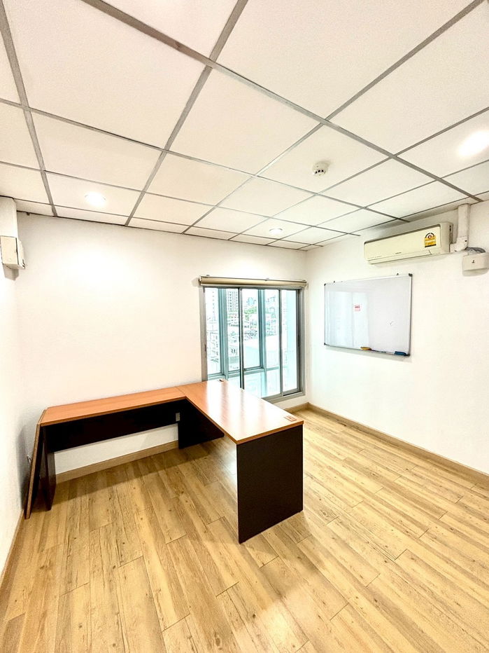picture Office for rent (Thonglor) approximately 700 meters from BTS Thonglor Station. - 15/20