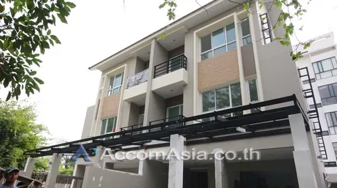 🔼🔽 AccomA 📩 Home Office 3 BR Townhouse in Khlong Toei (AA11346)