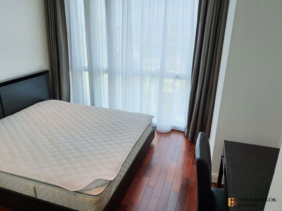 picture Athenee Residence 🌟 High-floor, Spacious Unit in Prime Location 🏙️ Near BTS Ploenchit   - 3/10