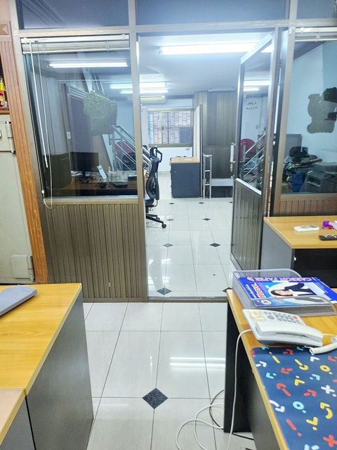 picture in Yaowarat area MRT SamYot 290m. Sampeng Market 700 m. 4-story commercial building for rent 20 sq.w - 3/8