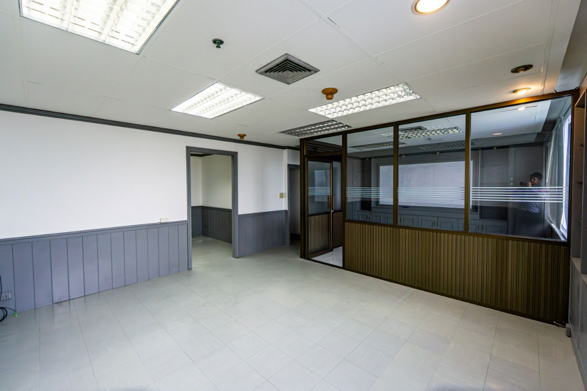 picture Office For Rent Forum Tower #MRT Huai Khwang - 4/13