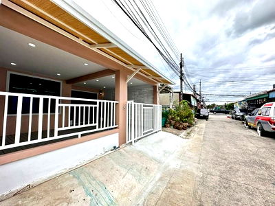 ทาวน์โฮม โลตัส โกเฟรช หมู่บ้านพฤกษา 3 : หมู่บ้านพฤกษา3  ถนนวัดลาดปลาดุก บางบัวทอง ทาวน์เฮาส์ชั้นเดียว  ตกแต่งใหม่พร้อมอยู่ ทำเลดีใกล้ชุมชน