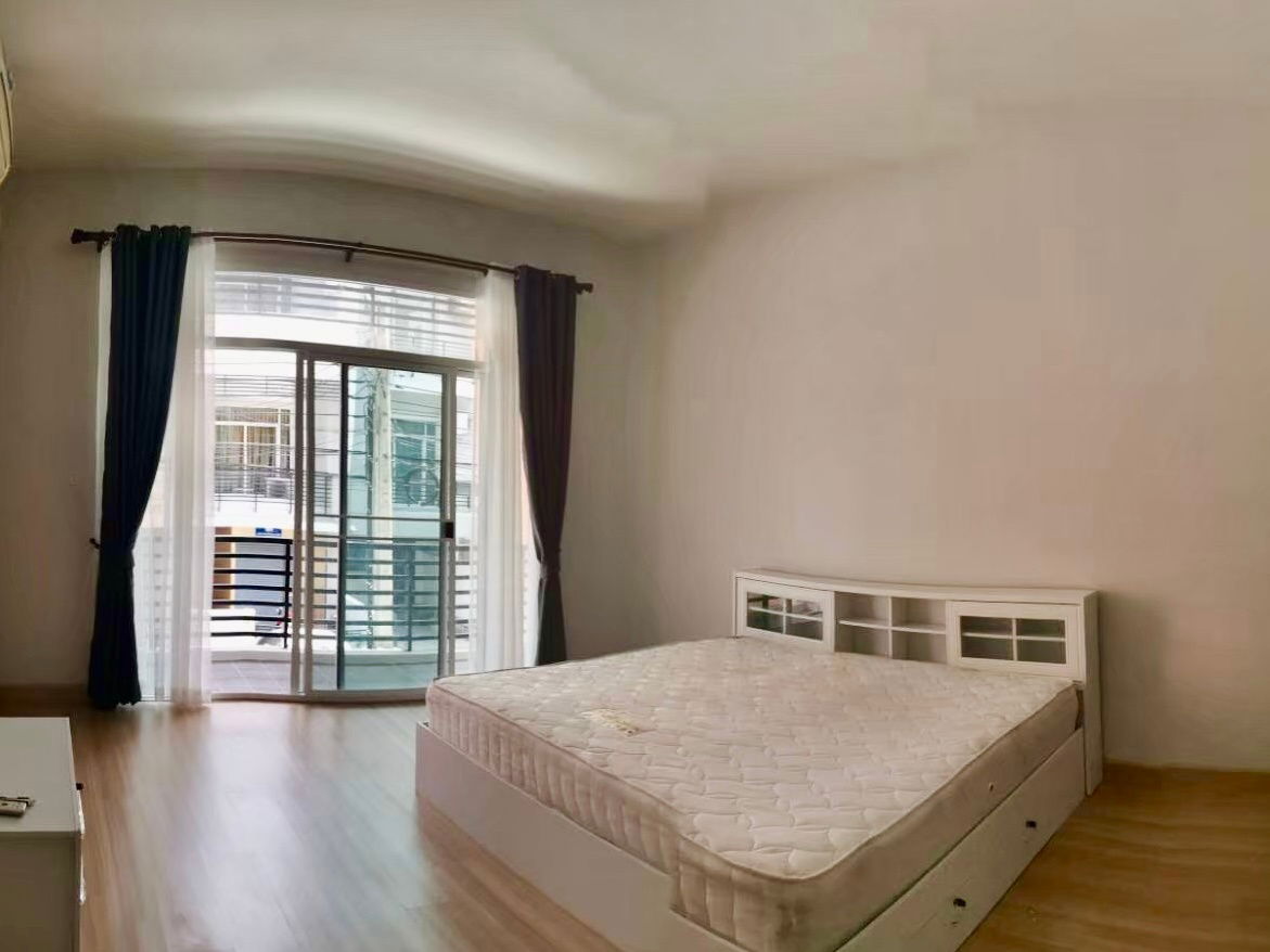 picture 🏡 For Rent: 3-Storey Townhome at Krissana Private City  ✨ Fully Furnished | Spacious Living | Prime Location - 27/30