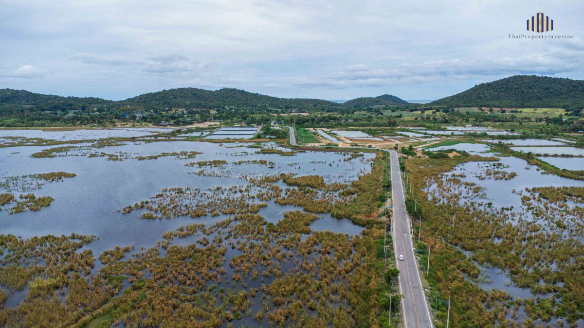 picture Great investment land! 33-1-76 rai plot, located on Highway 1021, with a 75-meter frontage and two public roads. High-potential location.  - 3/12