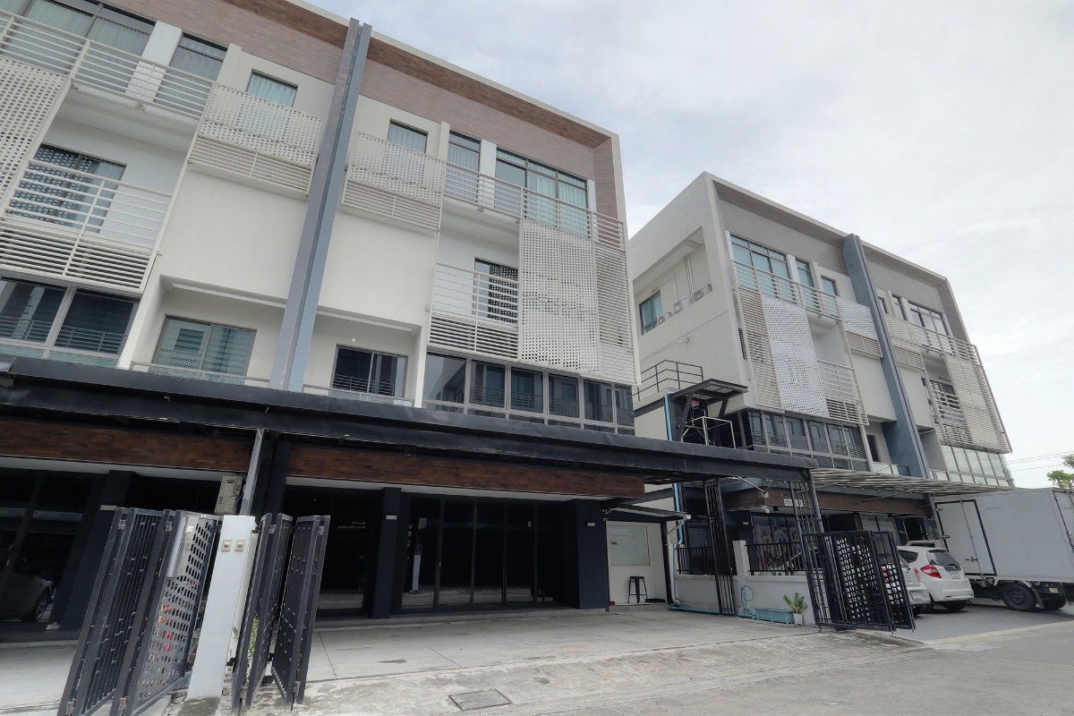 picture Urgent sale, 4-storey townhouse, District Ekkamai-Ramintra, price 16.9 million baht. - 1/5