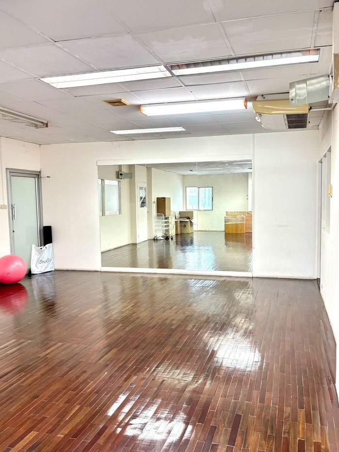 picture Office for rent (Thonglor) approximately 700 meters from BTS Thonglor Station. - 5/7