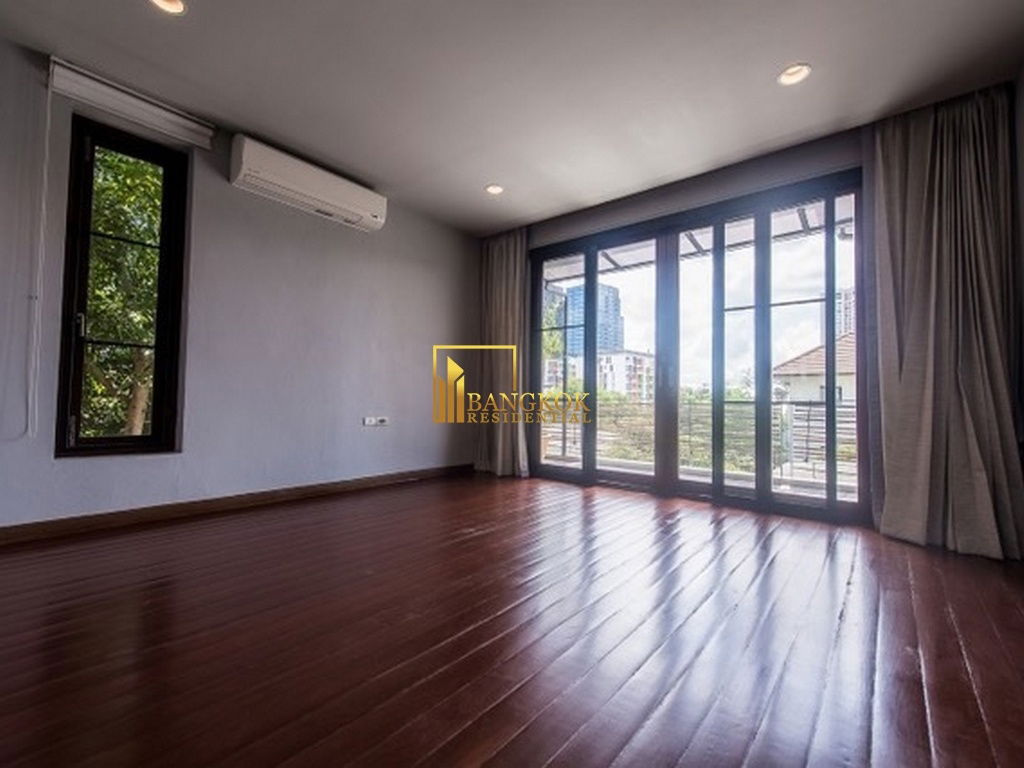 รูป Modern 4 Bed Luxury House With Private Pool in Ekkamai Area - BR8125SH - รูปที่ 11/20