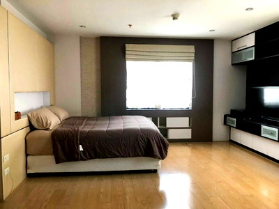 คอนโดให้เช่า : P0225 Las Colinas (ลาสโคลินาส) ชั้น 18 ห้องมุม ขนาดใหญ่ ใจกลางอโศก