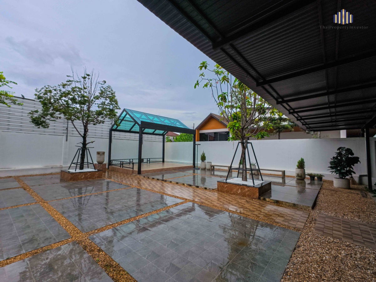 picture Newly built, luxurious, private home office with a focus on functionality and multiple parking spaces in the Don Mueang area! Land area: 167 sq wah,  - 18/18