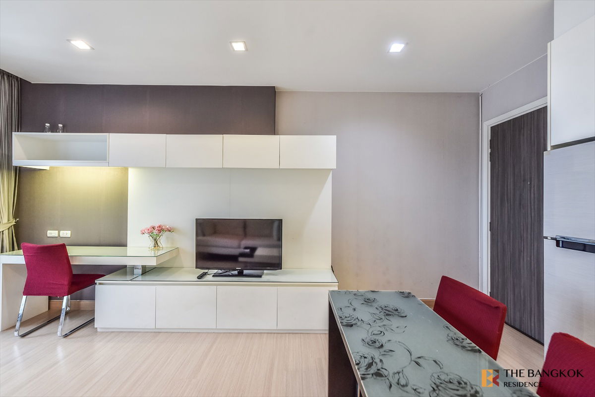 picture Urbano Absolute Sathon-Taksin ✨ Beautiful unit, high floor, open view 🏙️ Near BTS Krung Thonburi - 11/16