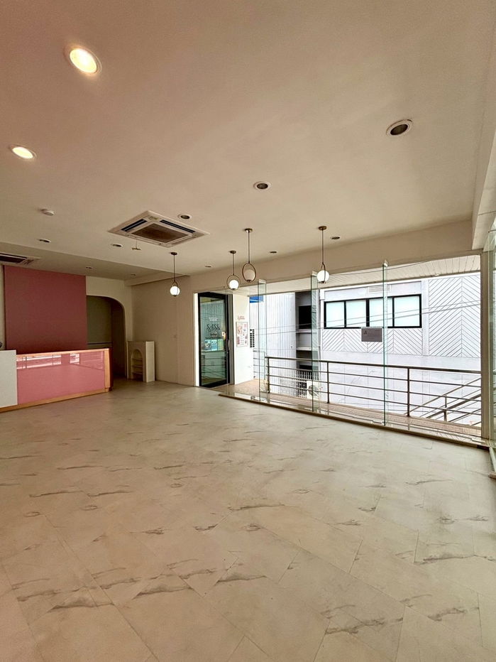 picture Office for rent (Thonglor) approximately 700 meters from BTS Thonglor Station. - 9/26
