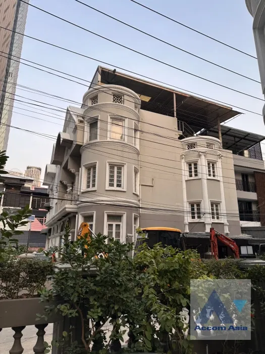รูป 🔼🔽 AccomA 📩 Home Office 4 BR Townhouse in  Lumphini (AA43517) - รูปที่ 2/2