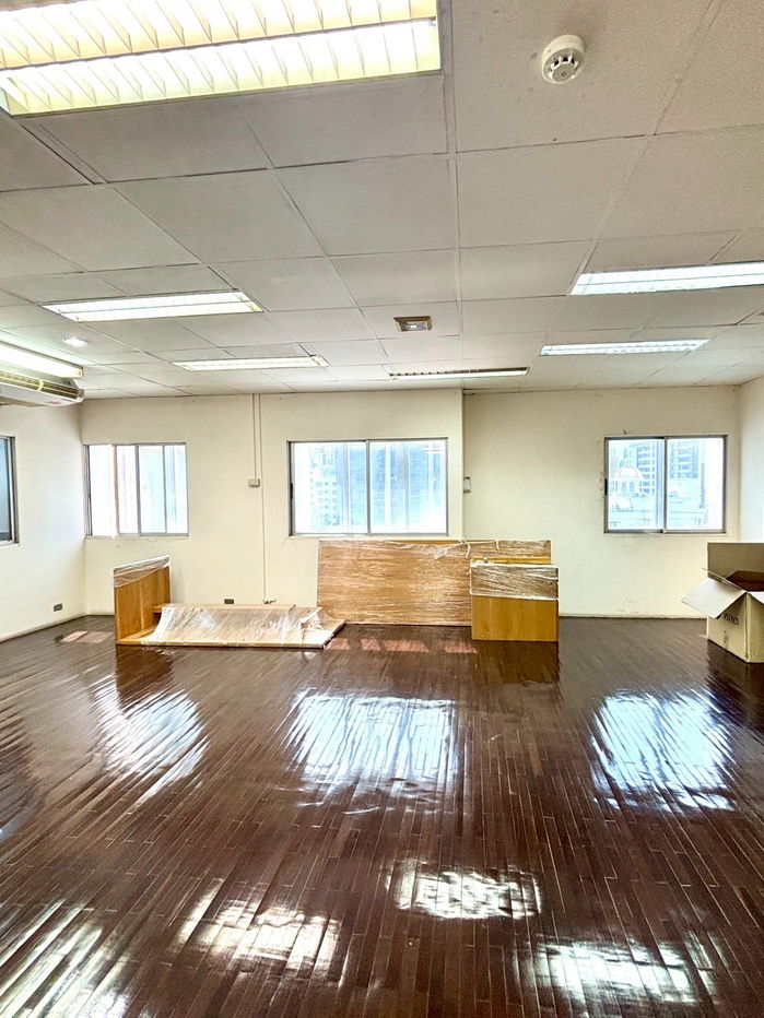 picture Office for rent (Thonglor) approximately 700 meters from BTS Thonglor Station. - 4/7