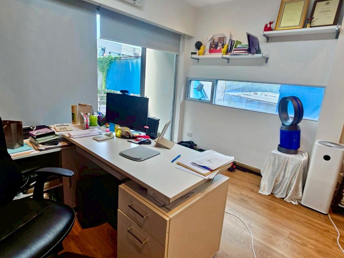picture For Sale | 3-Storey Corner Townhome at Noble Cube Pattanakarn | Newly Renovated with Premium Materials - 8/35