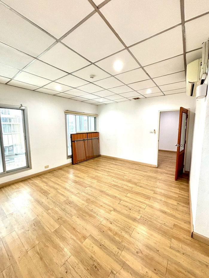 picture Office for rent (Thonglor) approximately 700 meters from BTS Thonglor Station. - 13/20
