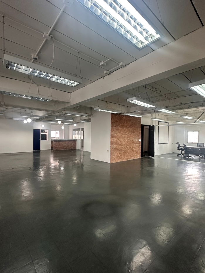 picture Office for rent (Thonglor) approximately 700 meters from BTS Thonglor Station. - 4/16