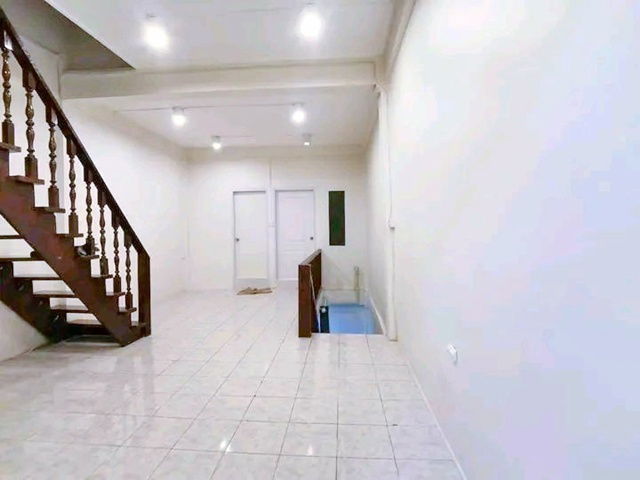 picture MRT WongSawang 2km. Townhouse for rent 3-storey 18 sq.wa. 230 sq.m. BonMarche Market 1.2 km. - 4/8