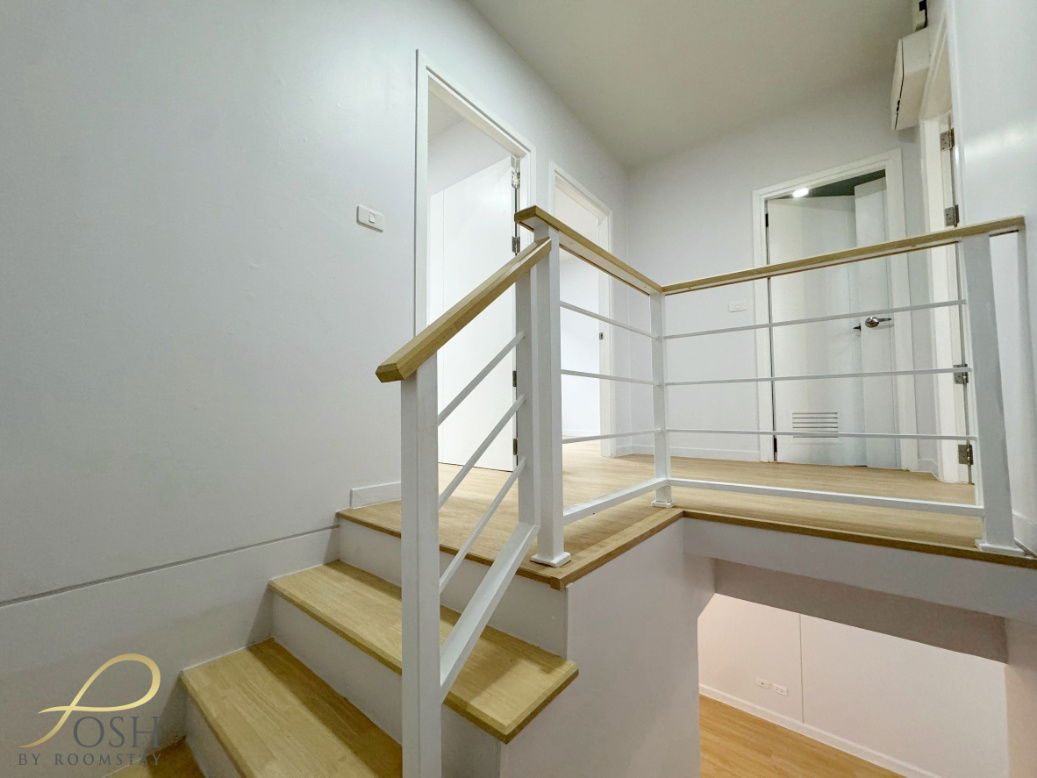 picture Newly Renovated Two-Storey Townhouse 3 Bedrooms, 2 Bathrooms - 16/20
