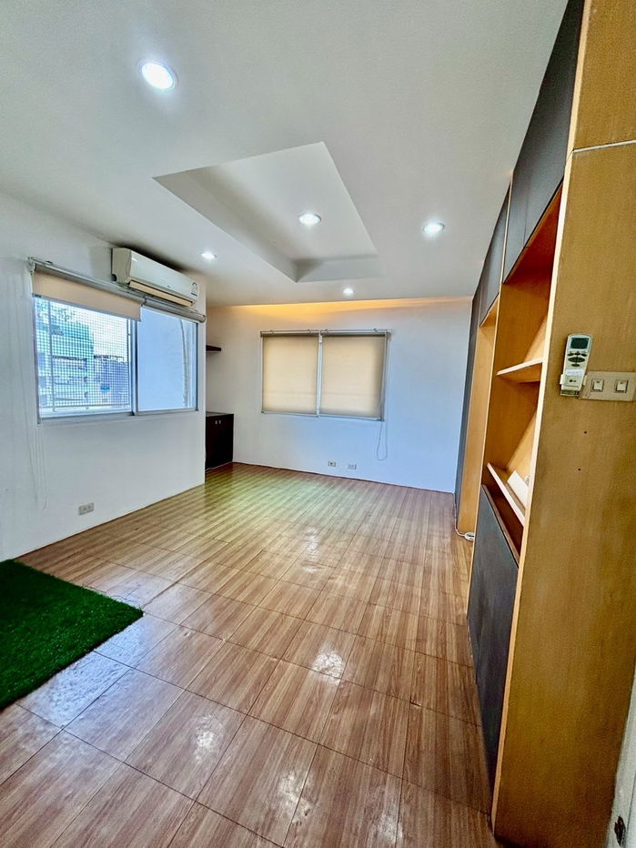 picture Office for rent (Thonglor) approximately 700 meters from BTS Thonglor Station. - 2/4