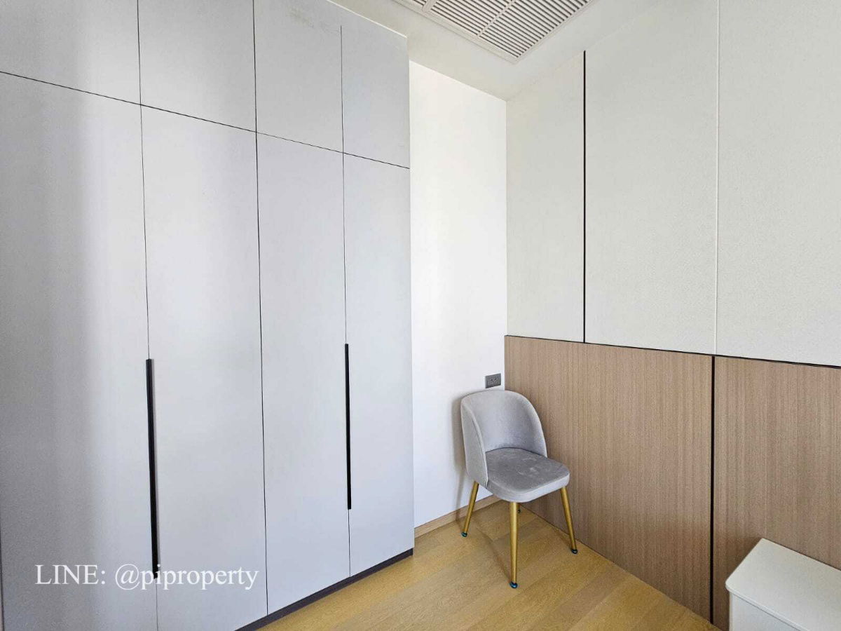 picture ​Experience an elevated lifestyle in this stunning corner unit at Ashton Asoke Rama 9.  - 13/37