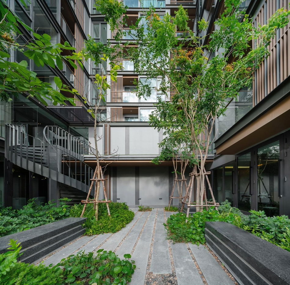 picture EC92242 –For rent: Fully furnished, 1-bedroom, low-rise condo at LLOYD Soonvijai-Thonglor near Bangkok Hospital.   - 9/10