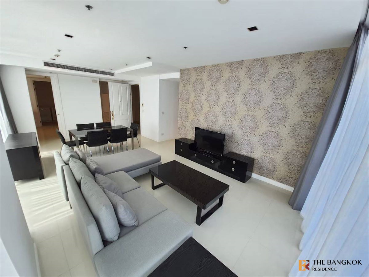 picture Athenee Residence 🌟 High-floor, Spacious Unit in Prime Location 🏙️ Near BTS Ploenchit   - 7/10