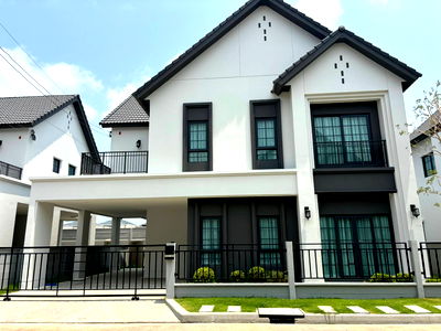 Houses for rent : Condo for rent Centro Bangna near Bangna Expressway 120,000 baht Property code: RS1648
