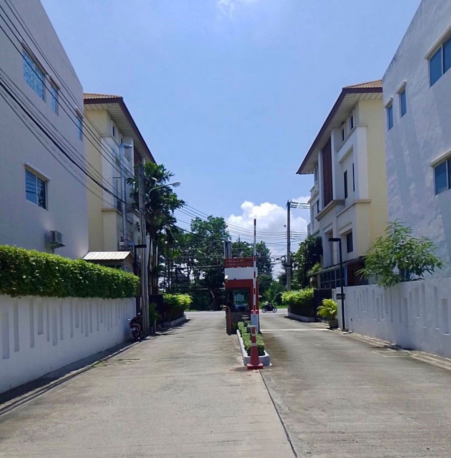 picture 🏡 For Rent: 3-Storey Townhome at Krissana Private City  ✨ Fully Furnished | Spacious Living | Prime Location - 29/30