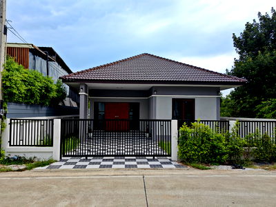 บ้านเดี่ยว ระยอง : บ้านเดี่ยว 60 ตร.ว. ยังไม่เคยผ่านการเข้าอยู่ ถนนราชนิยม(โขดหิน-เขาไผ่)