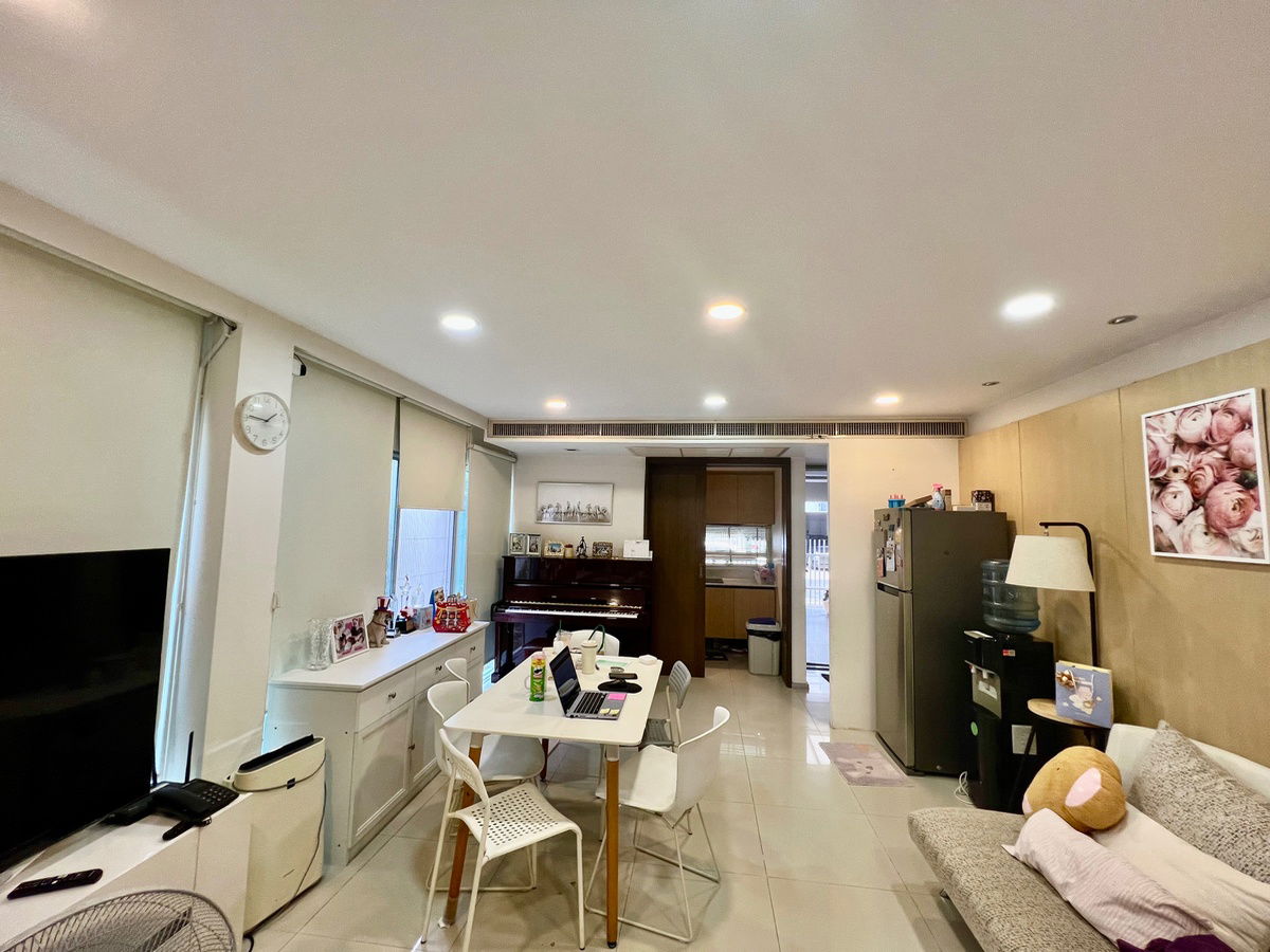 picture For Sale | 3-Storey Corner Townhome at Noble Cube Pattanakarn | Newly Renovated with Premium Materials - 7/35