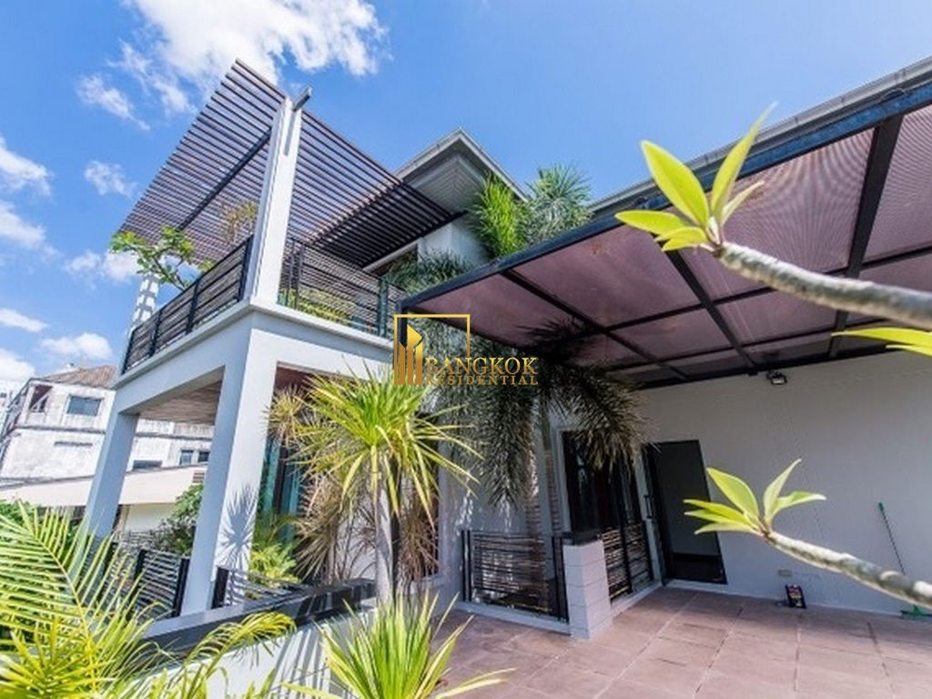 รูป Modern 4 Bed Luxury House With Private Pool in Ekkamai Area - BR8125SH - รูปที่ 19/20