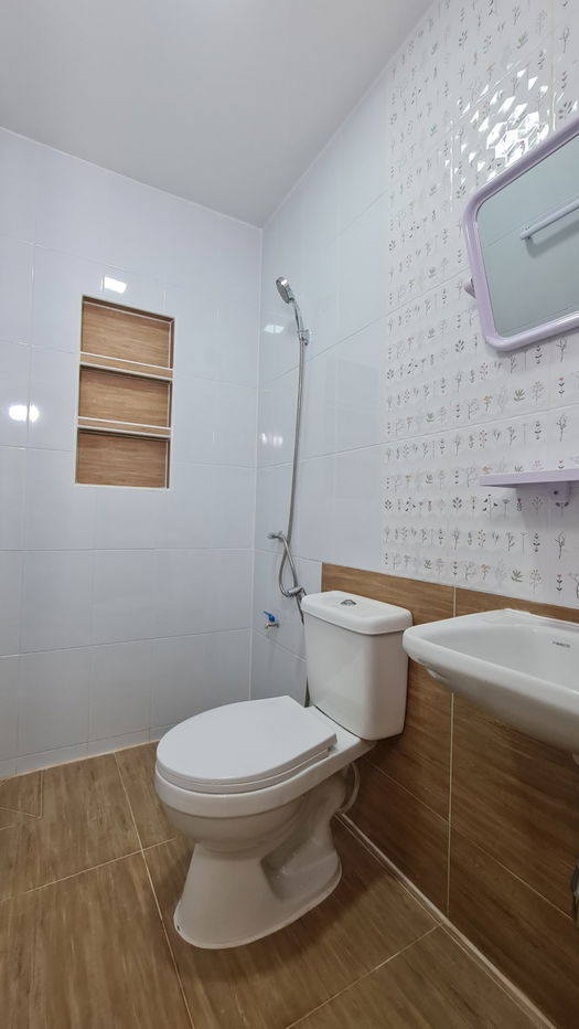 รูป 🏡 S460 [ขาย] ทาวน์เฮาส์ 2 ชั้น หมู่บ้านเคซี รามอินทรา 7 📍 MRT สถานีเศรษฐบุตรบำเพ็ญ / มีนบุรี) 💰 เพียง 1,850,000 บาท (รวมโอน) - รูปที่ 9/18