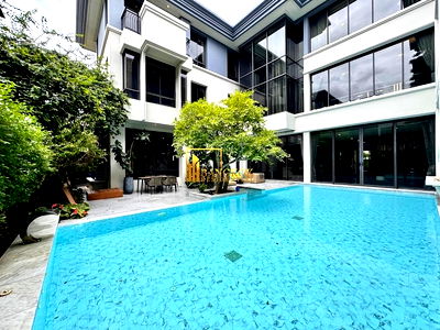 Houses for rent Bangkok-Chon Buri Motorway : Mavista Prestige Village | Stunning 5 Bed Luxury House in Krungthepkreetha - BR28283SH