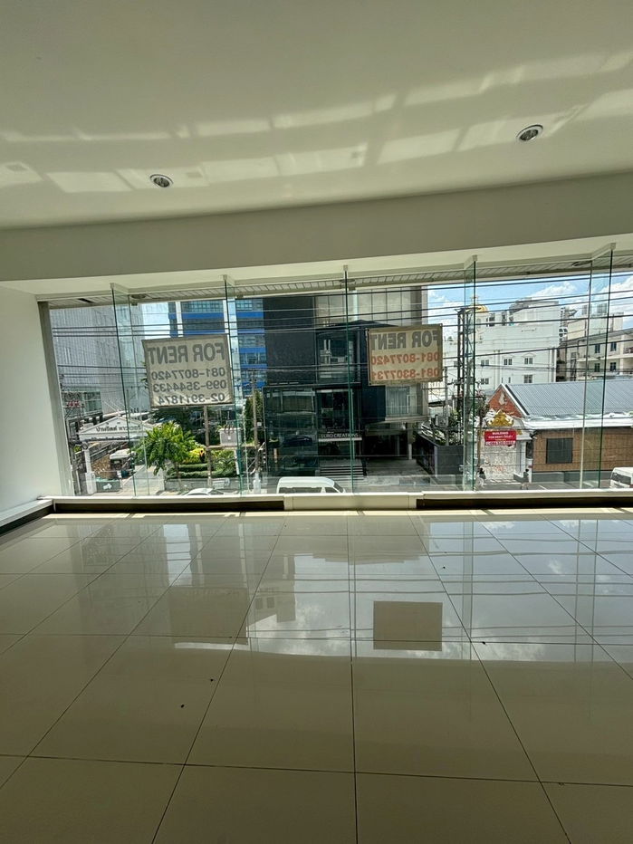 picture Office for rent (Thonglor) approximately 700 meters from BTS Thonglor Station. - 2/26
